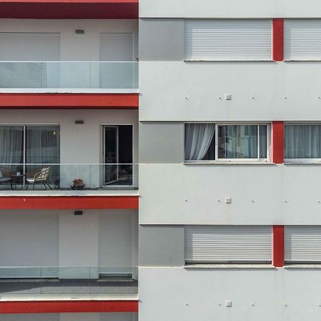 Caravelas 2-Bedroom Apartment With Pool - 50M From The Beach アルマカオ・デ・ペラ エクステリア 写真