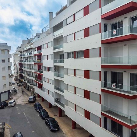 Caravelas 2-Bedroom Apartment With Pool - 50M From The Beach アルマカオ・デ・ペラ エクステリア 写真