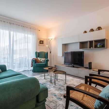 Caravelas 2-Bedroom Apartment With Pool - 50M From The Beach アルマカオ・デ・ペラ エクステリア 写真
