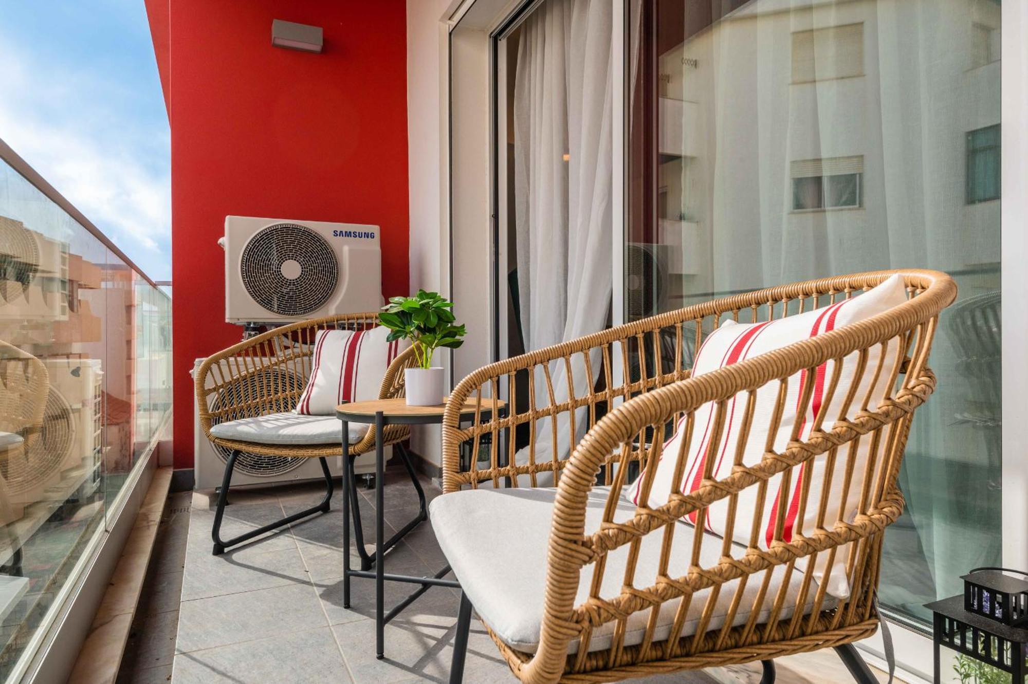 Caravelas 2-Bedroom Apartment With Pool - 50M From The Beach アルマカオ・デ・ペラ エクステリア 写真