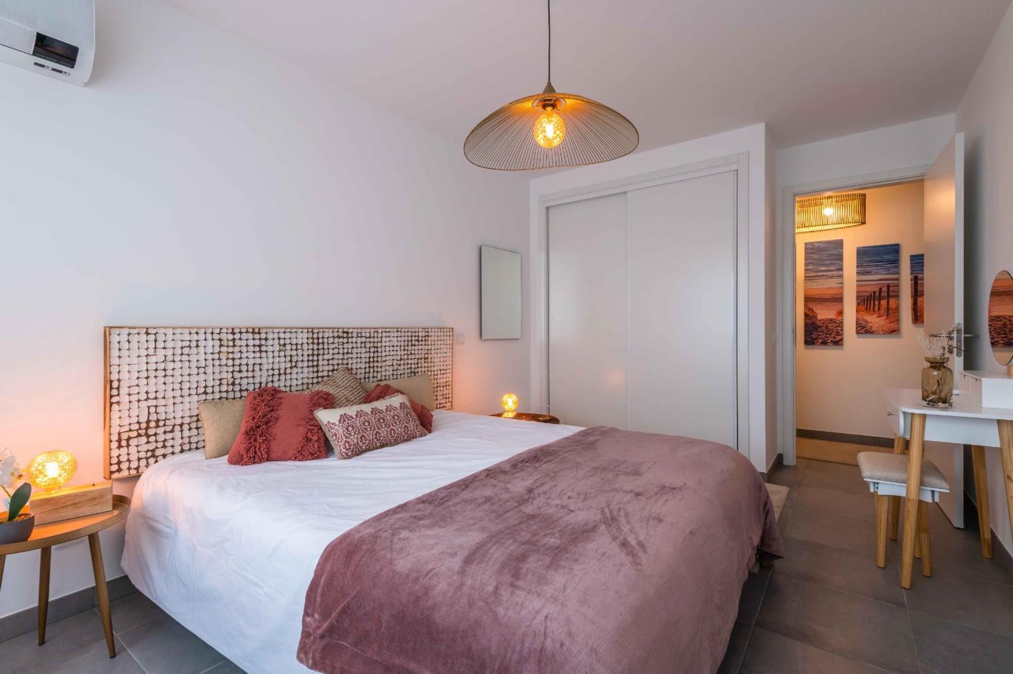 Caravelas 2-Bedroom Apartment With Pool - 50M From The Beach アルマカオ・デ・ペラ エクステリア 写真