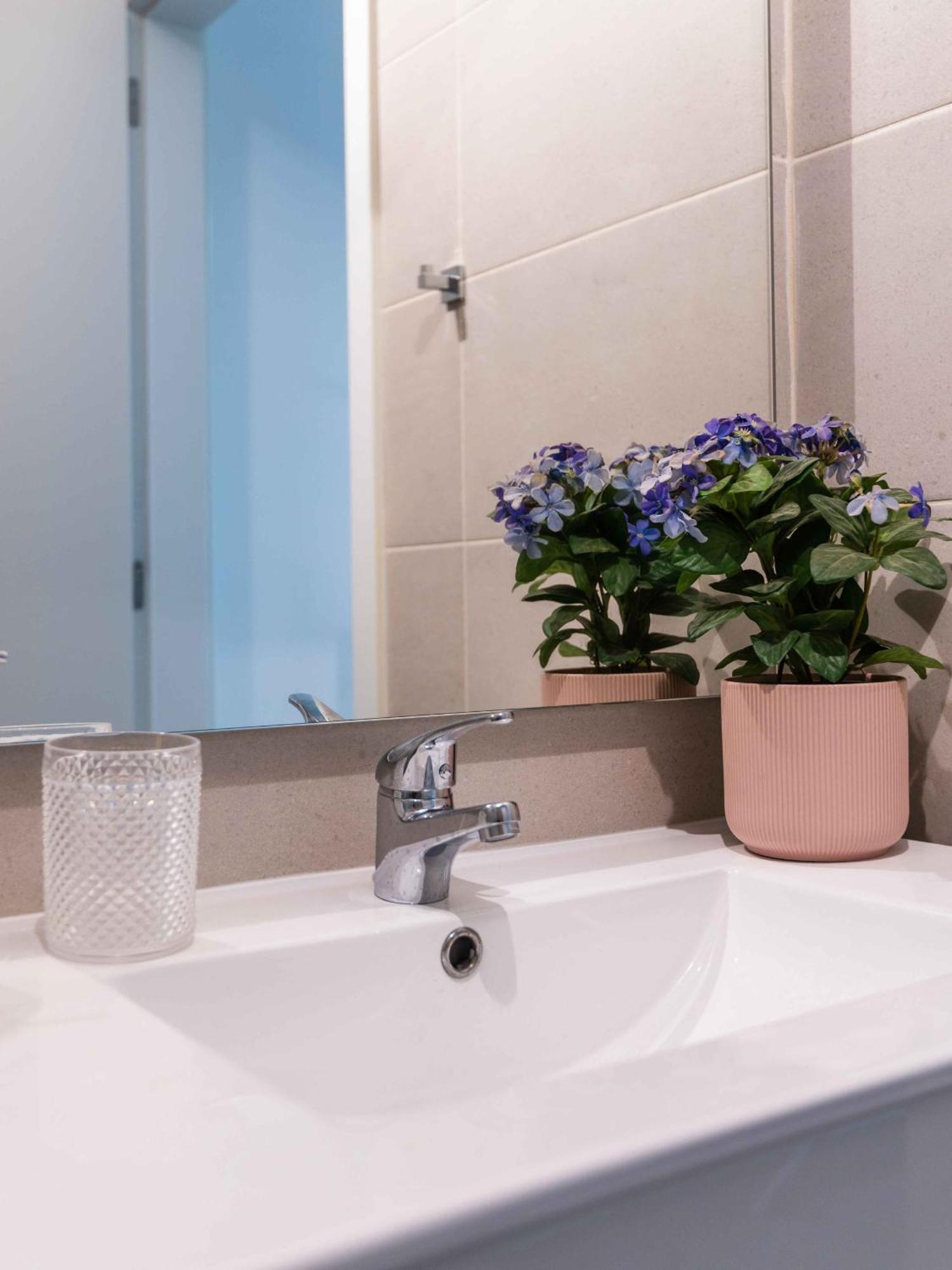 Caravelas 2-Bedroom Apartment With Pool - 50M From The Beach アルマカオ・デ・ペラ エクステリア 写真