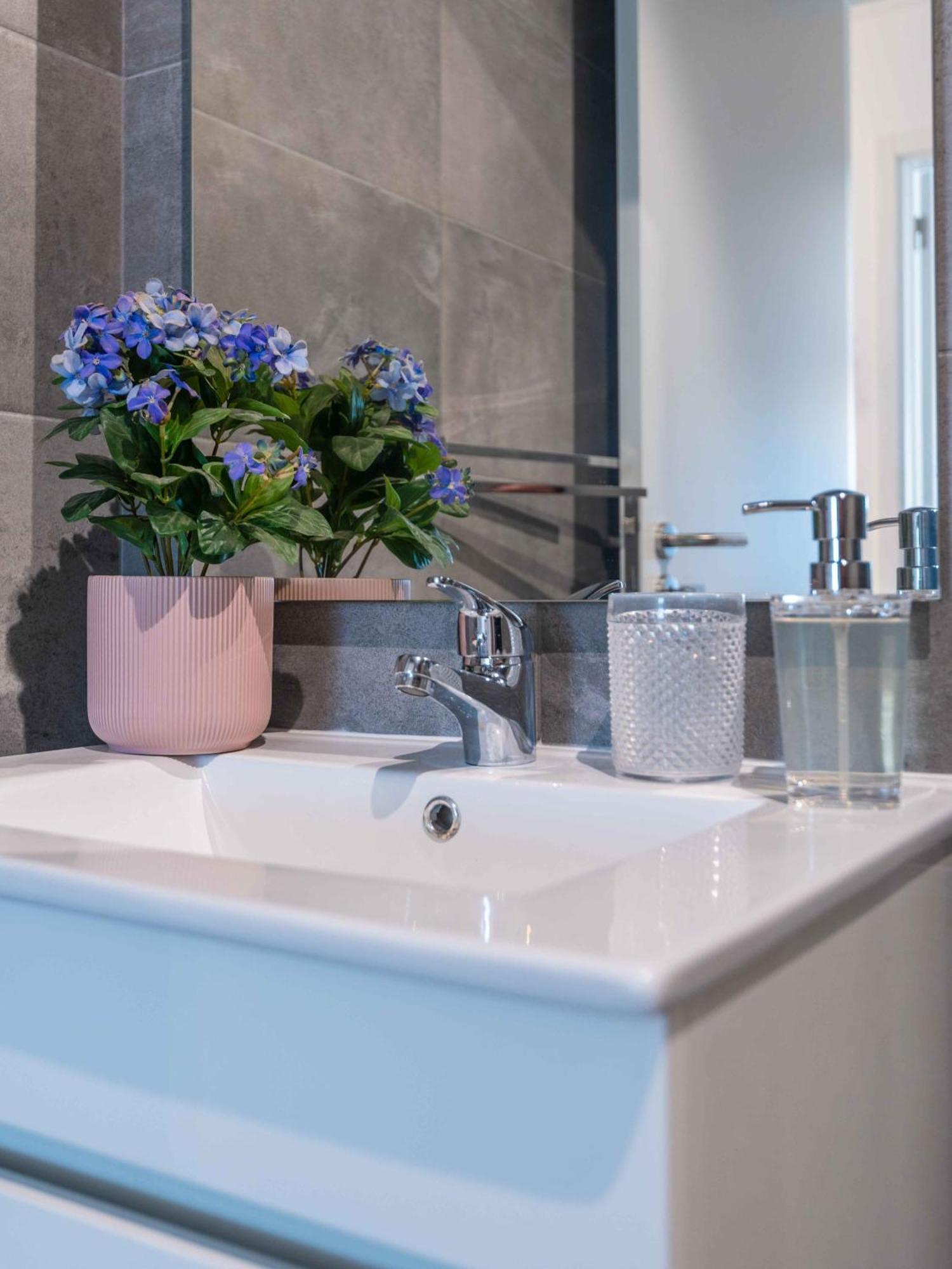 Caravelas 2-Bedroom Apartment With Pool - 50M From The Beach アルマカオ・デ・ペラ エクステリア 写真