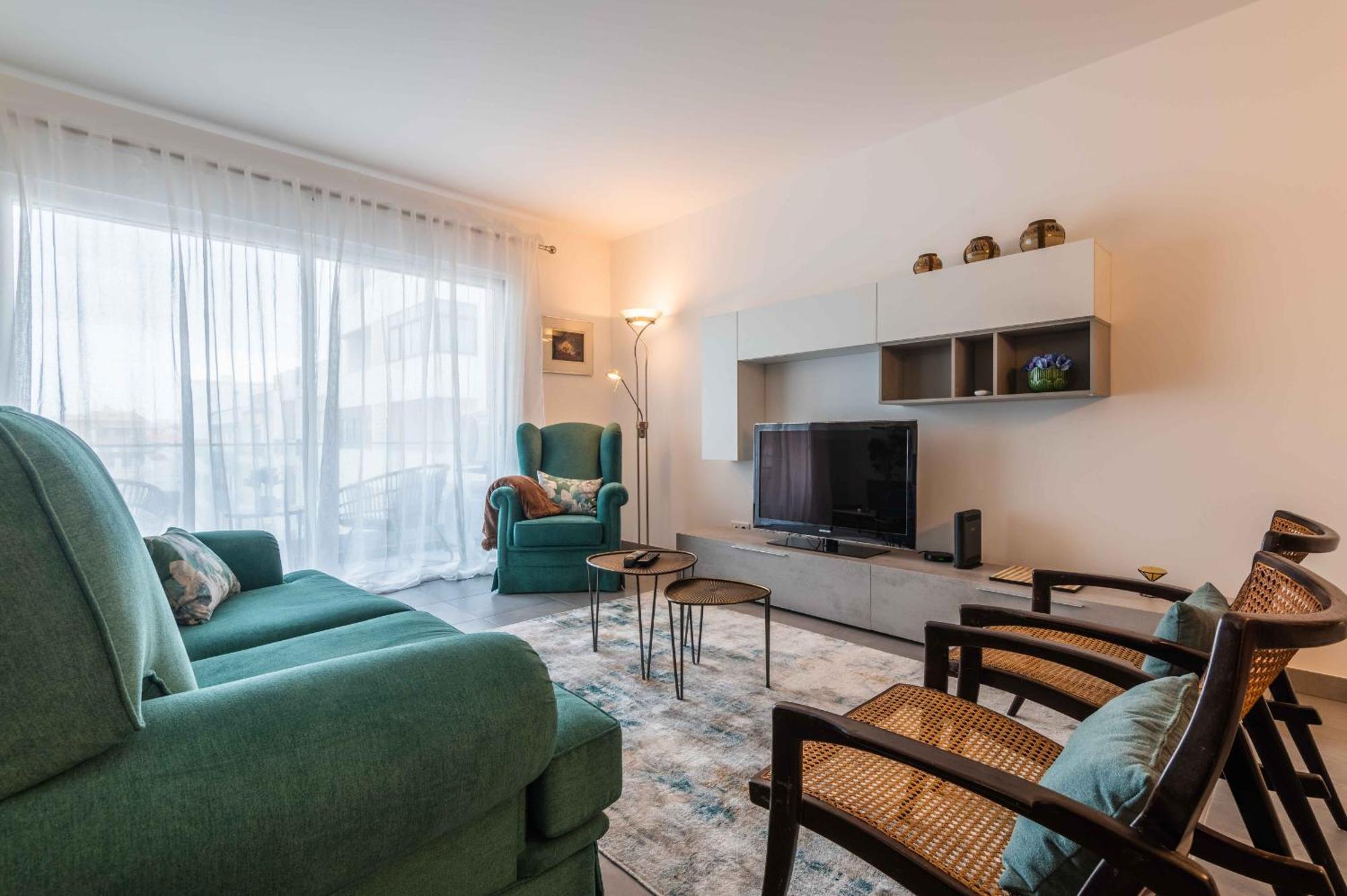 Caravelas 2-Bedroom Apartment With Pool - 50M From The Beach アルマカオ・デ・ペラ エクステリア 写真